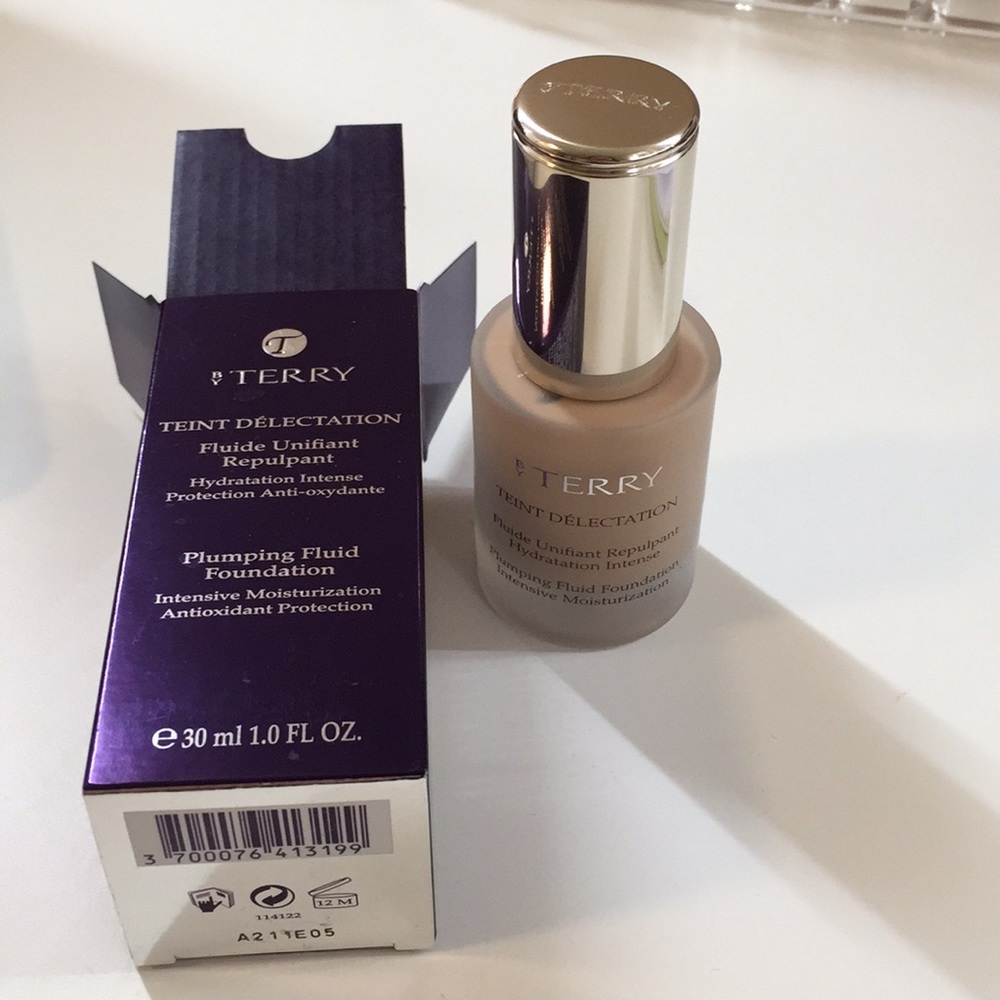 By terry plumping fluid foundation